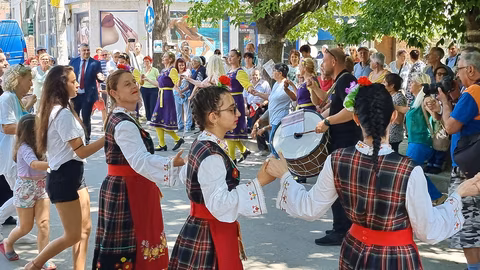Народният събор "Света Троица" в Ямбол съчетава традиция и празнична програма