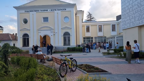 Откриха 20-ата изложба "Светлината" в галерия "Жорж Папазов" в Ямбол