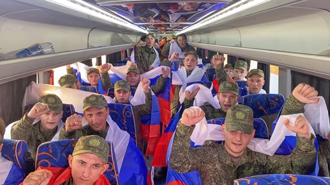Втора група руски военнопленници се завърна след размяна с Украйна
