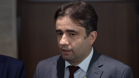 Даниел Митов губи подкрепа, остава само с тази на Делян Пеевски