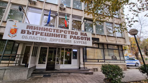 Млада жена рани трима мъже с нож в курорта "Слънчев бряг"