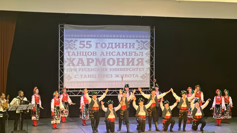 Танцов ансамбъл „Хармония“ отбеляза 55 години в Русе с юбилеен концерт
