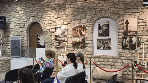 Откриха изложба с фотографии от Националния музей "Пелеш" в "Двореца" в Балчик
