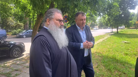 Кметът Христо Христов и митрополит Йоан избират терен за нова църква в Шумен