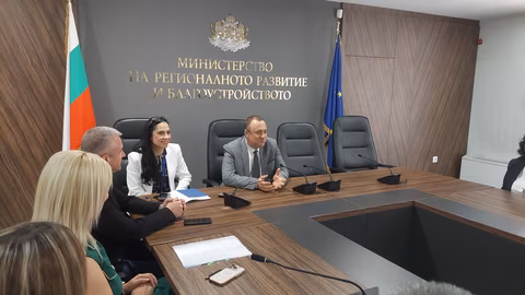 Иван Иванов подписа 45 споразумения за общински проекти за 77 млн. лв.