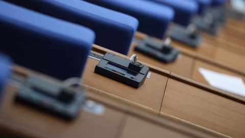 Парламентът прие важни закони и обсъди рисковете от глобален конфликт