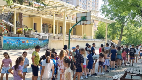 Над сто деца участват в целодневната лятна занималня в Радомир