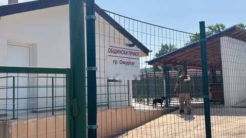 Община Омуртаг откри нов приют за безстопанствени кучета в село Средищe