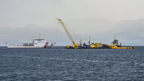 Луксозната суперяхта „Бейсиан“ бе извадена от морското дъно край Сицилия