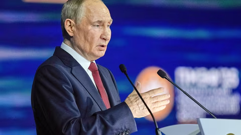 Путин уверява в устойчивостта на руската икономика въпреки санкциите и войната