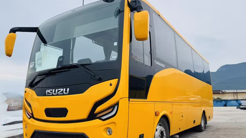 Община Враца получи нов училищен автобус за 73 ученици от "Св. св. Кирил и Методий"