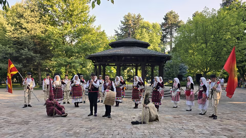 Детски фолклорни състави от България и Северна Македония с концерт в Гоце Делчев