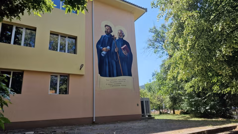 В Перник завършиха шестметров стенопис на светите братя Кирил и Методий