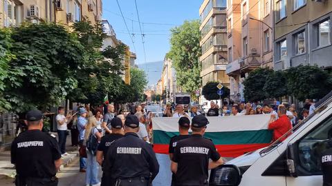 Граждани протестираха в София срещу въвеждането на еврото в България