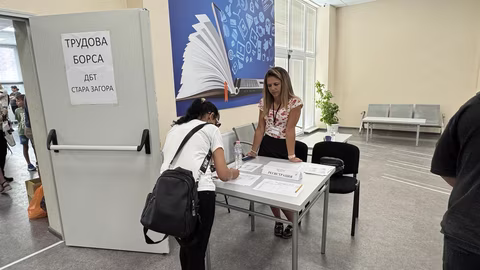 Две трудови борси в Стралджа и Искър предлагат работа и преквалификация