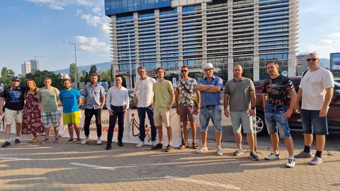 Движение "Родители за споделено детство" започна безсрочен протест пред централата на ГЕРБ