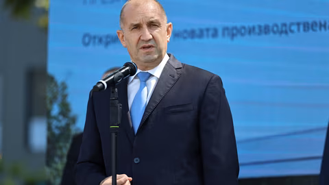 Президентът Румен Радев посети Панагюрище и „Оптикс" АД