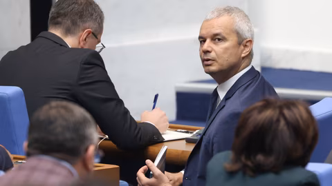 Костадин Костадинов получи "забележка" за неприемливо обръщение в парламента