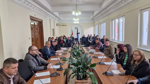 Общинският съвет в Мадан обсъжда финансова подкрепа при раждане и осиновяване