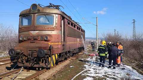 Локомотив се запали край квартал „Зора“ в Стара Загора, пожарът бързо потушен