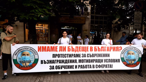Млади медици протестират за по-високи стартови заплати и по-добри условия