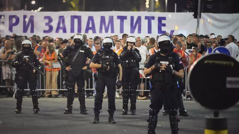 Сблъсъци при студентски протест в Белград с искане за предсрочни избори