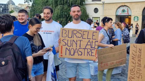 Студенти в Букурещ протестираха срещу намалението на стипендиите
