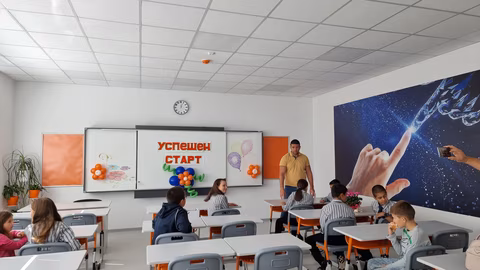 15 училища във Враца получават финансиране за образователни маршрути