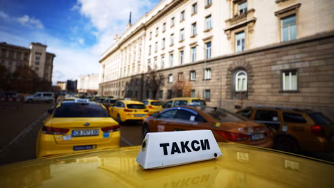 Таксиметровите услуги в България преминават към посочване на цени в евро