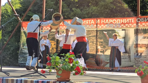 Над 1000 самодейци се събраха на празника на народния обичай в Рибарица
