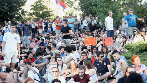 Четирима арестувани за нападение над полицаи при студентски протести в Нови пазар