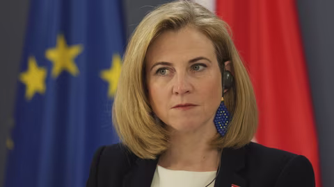 Австрийската министърка Майнъл-Райзингер води дипломатическа визита в Саудитска Арабия