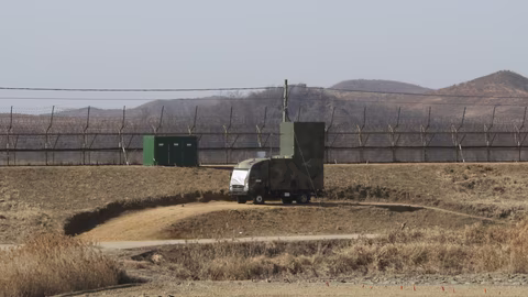 Южна Корея започна демонтаж на пропагандни високоговорители по границата със Северна Корея