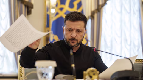 Зеленски обсъди фронтовата линия и финансирането на армията преди срещата в Аляска