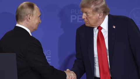 Владимир Путин подари мотоциклет \"Урал\" на жител на Анкоридж