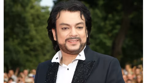 Филип Киркоров впечатли на гала с кученцето си Леонардо