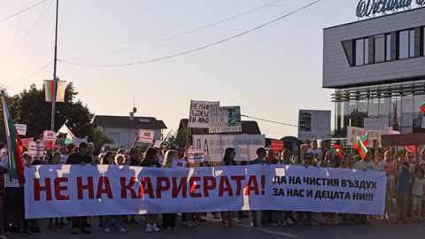 Жителите на Локорско и Кремиковци блокираха Ботевградско шосе в протест