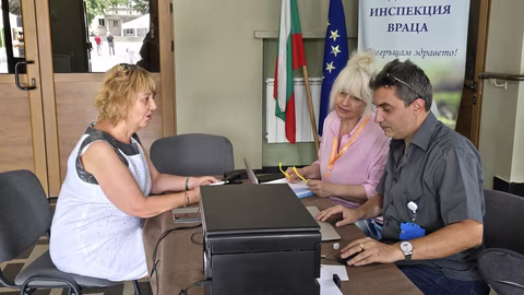 Експерти от РЗИ Враца подпомагат инсталацията на приложението „еЗдраве“