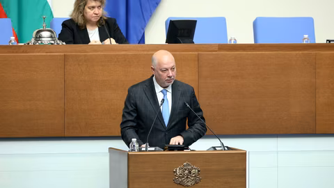 Росен Желязков увери в изправността на системите при забавен полет до Пловдив