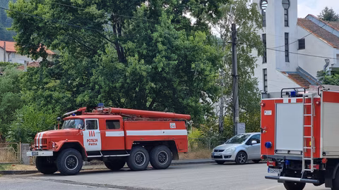 Пожар в Рила планина се гаси втори ден при трудни условия