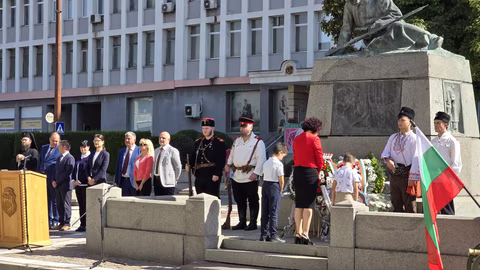 Видин отбеляза Деня на Съединението пред паметника на Скърбящия войн