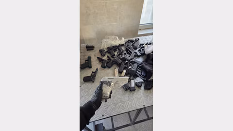 Отстраниха четирима полицаи в Ниш за изчезнали над 500 огнестрелни оръжия