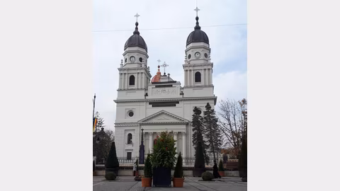 Огромно православно поклонение пред мощите на Св. Параскева в Яш