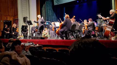 Маестро Красен Иванов получи голямата награда за песента „Рождество“