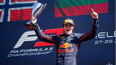 Никола Цолов и Крисия Маринова разкриват своята връзка пред феновете