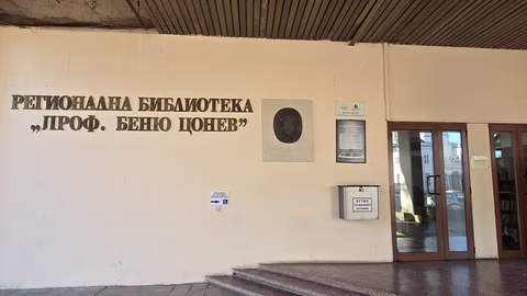 Писателят Христо Стоянов гостува в Ловеч с новия си сборник