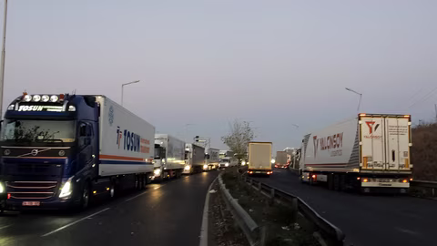 Затварянето на паркинга в Капъкуле създава колони от камиони на границата