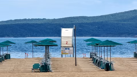 Летният сезон 2025 в Бургас отбелязва ръст и стабилизация на туризма