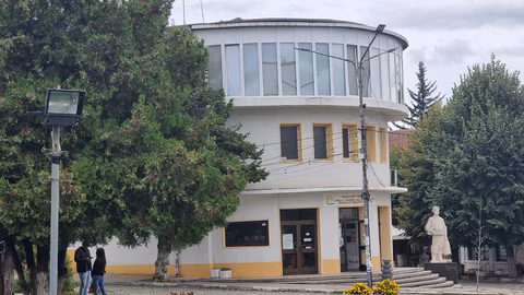 Театър \"Искри и сезони\" представя \"Вик за любов\" в Радомир