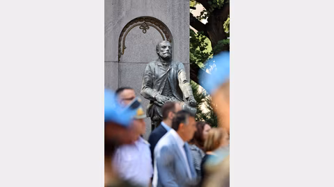 Откриват нова статуя на Захарий Стоянов в София